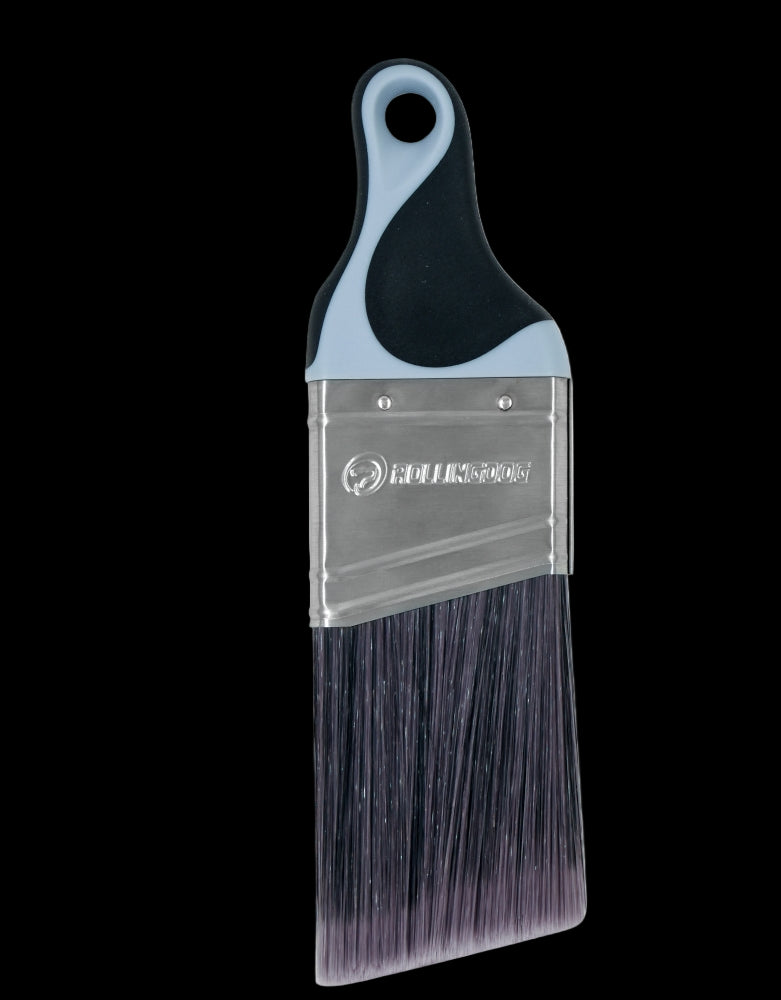 Close-up of synthetic SRT filaments and angled brush tip