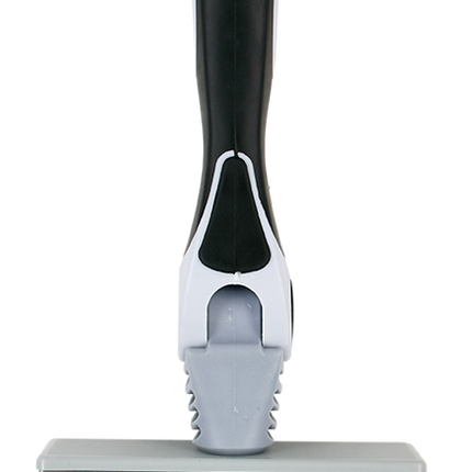 10574 Close-up of flagged tip and hollow filament blend on PRO-ANGLE™ wall brush